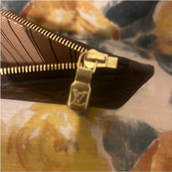 AUTHENTIC Louis Vuitton Neverfull GM Wristlet Monogram/Beige - Picture 5 of 5